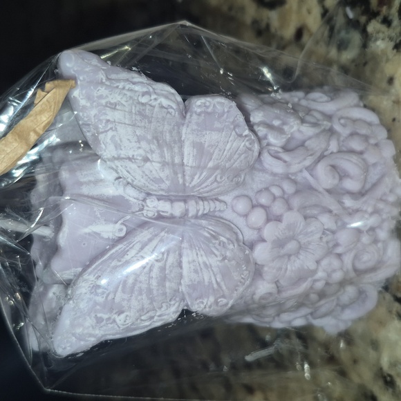 Butterfly Embossed Candles - Winner's Choice-Handcrafted - Picture 4 of 6